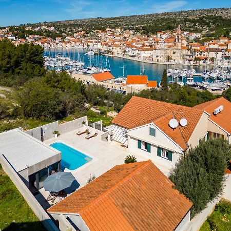 Villa Tm With Private Heated Pool, Poolhouse & Private Garage Milna  Exterior photo