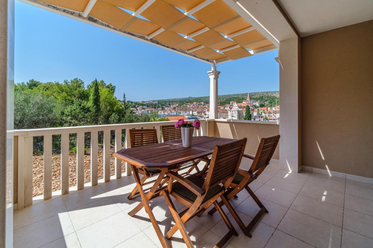 Villa Tm With Private Heated Pool, Poolhouse & Private Garage Milna  Exterior photo